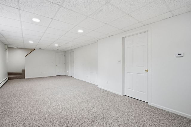 16 Matthew Dr, Easthampton, MA 01027