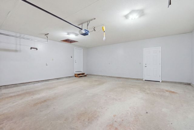 16 Matthew Dr, Easthampton, MA 01027