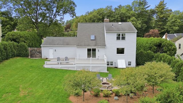 16 Matthew Dr, Easthampton, MA 01027