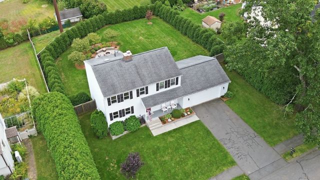 16 Matthew Dr, Easthampton, MA 01027