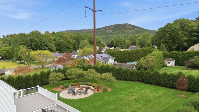 16 Matthew Dr, Easthampton, MA 01027