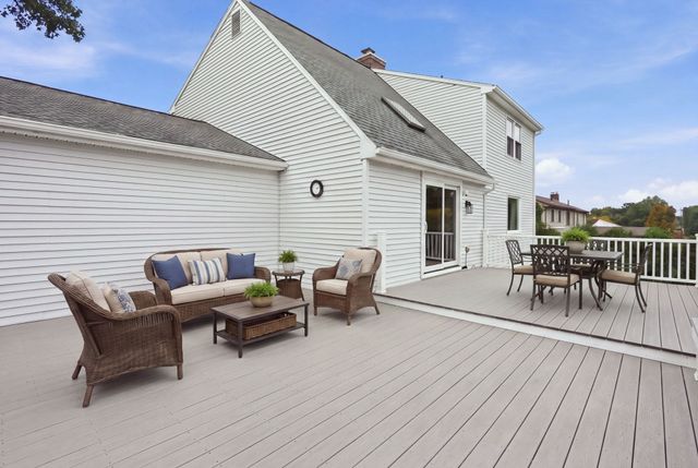 16 Matthew Dr, Easthampton, MA 01027