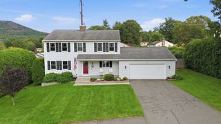16 Matthew Dr, Easthampton, MA 01027