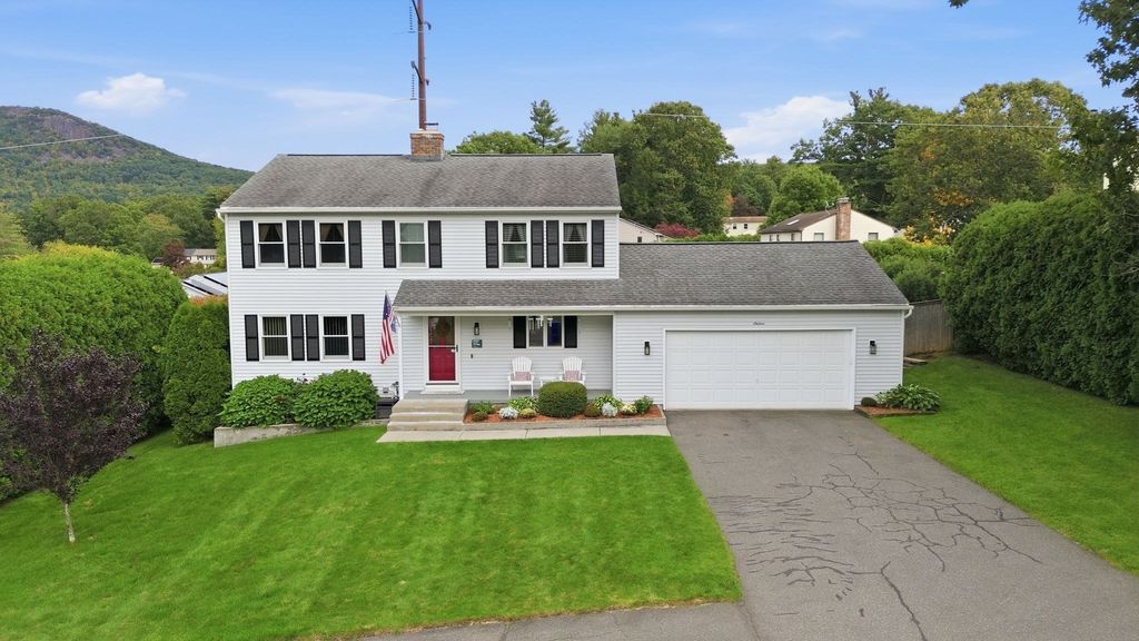 16 Matthew Dr, Easthampton, MA 01027