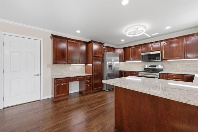 1005 Crimson Creek Drive, Lexington, KY 40509