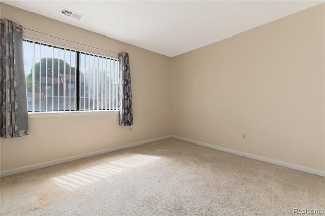 33587 Pondview Circle 114, Livonia, MI 48152