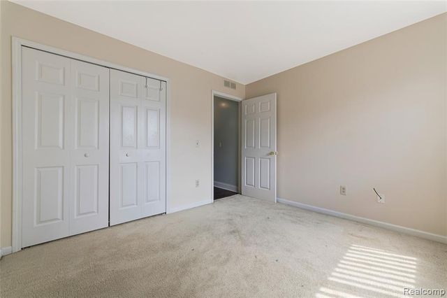 33587 Pondview Circle 114, Livonia, MI 48152