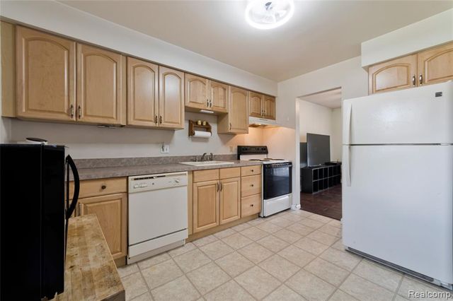 33587 Pondview Circle 114, Livonia, MI 48152