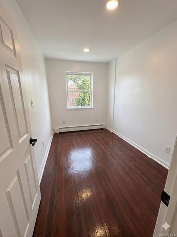 10919 202 2, Saint Albans, NY 11412