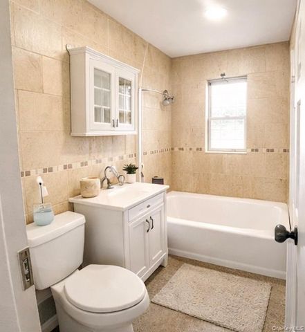 10919 202 2, Saint Albans, NY 11412