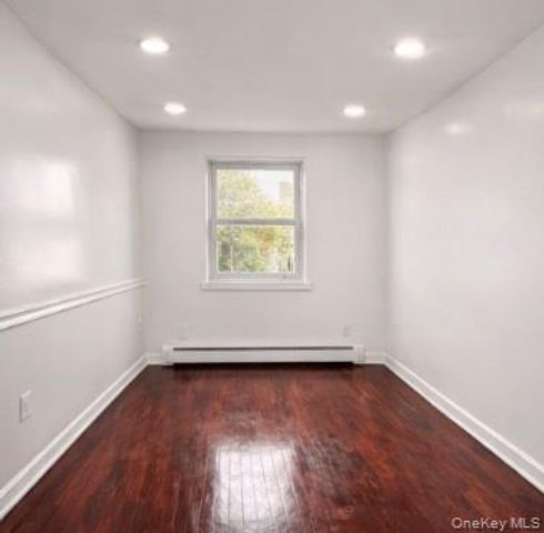 10919 202 2, Saint Albans, NY 11412