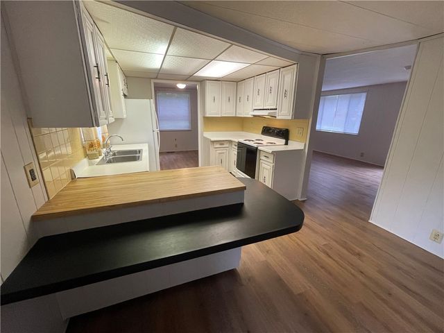 1010 W S Fourth Street, Seneca, SC 29678