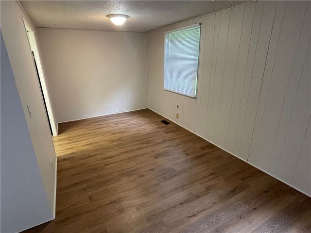 1010 W S Fourth Street, Seneca, SC 29678