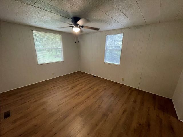 1010 W S Fourth Street, Seneca, SC 29678
