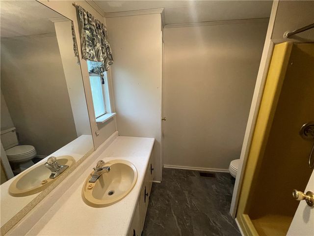1010 W S Fourth Street, Seneca, SC 29678