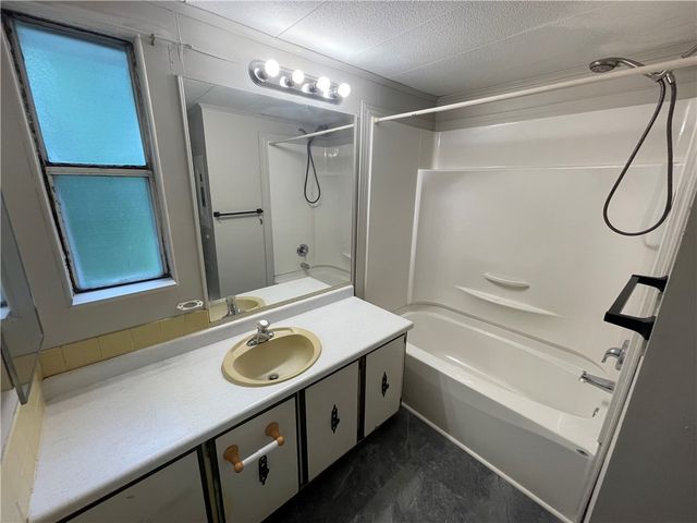 1010 W S Fourth Street, Seneca, SC 29678