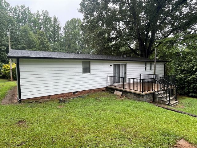 1010 W S Fourth Street, Seneca, SC 29678