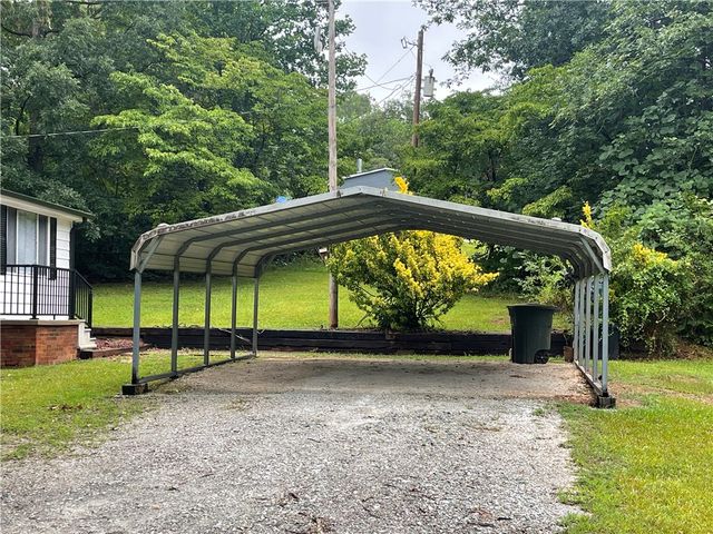 1010 W S Fourth Street, Seneca, SC 29678
