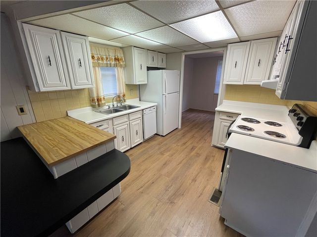 1010 W S Fourth Street, Seneca, SC 29678