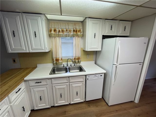 1010 W S Fourth Street, Seneca, SC 29678