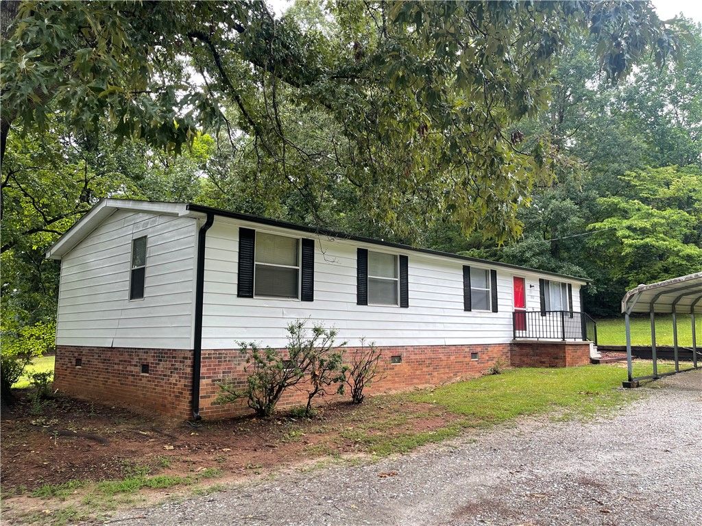 1010 W S Fourth Street, Seneca, SC 29678