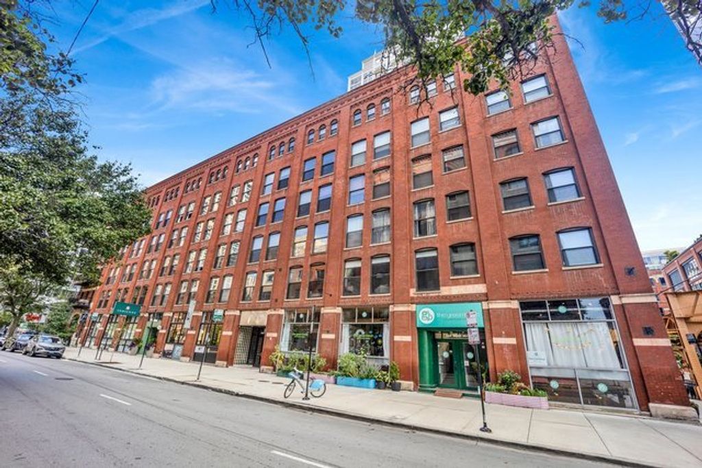 225 W Huron Street 211, Chicago, IL 60654 — exterior