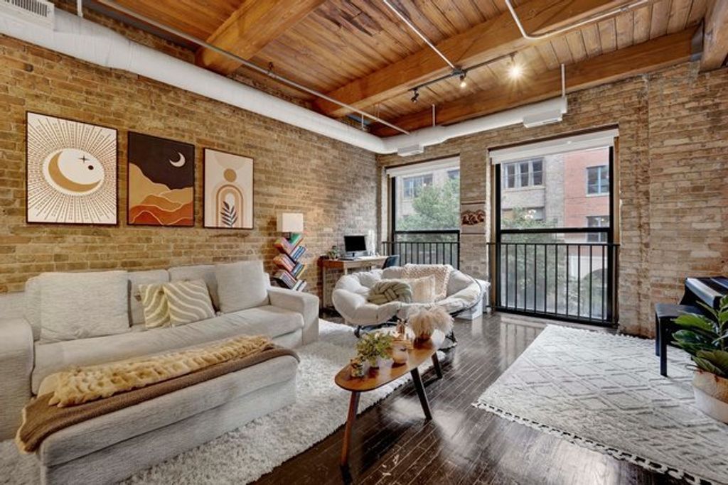 225 W Huron Street 211, Chicago, IL 60654 — photo 2