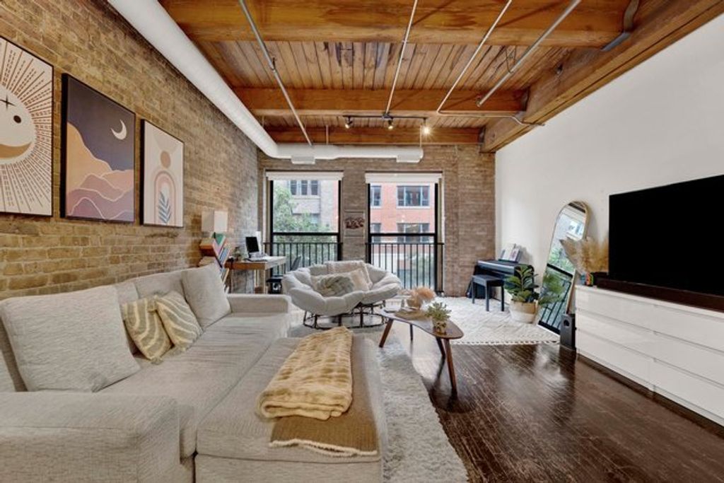 225 W Huron Street 211, Chicago, IL 60654 — photo 3
