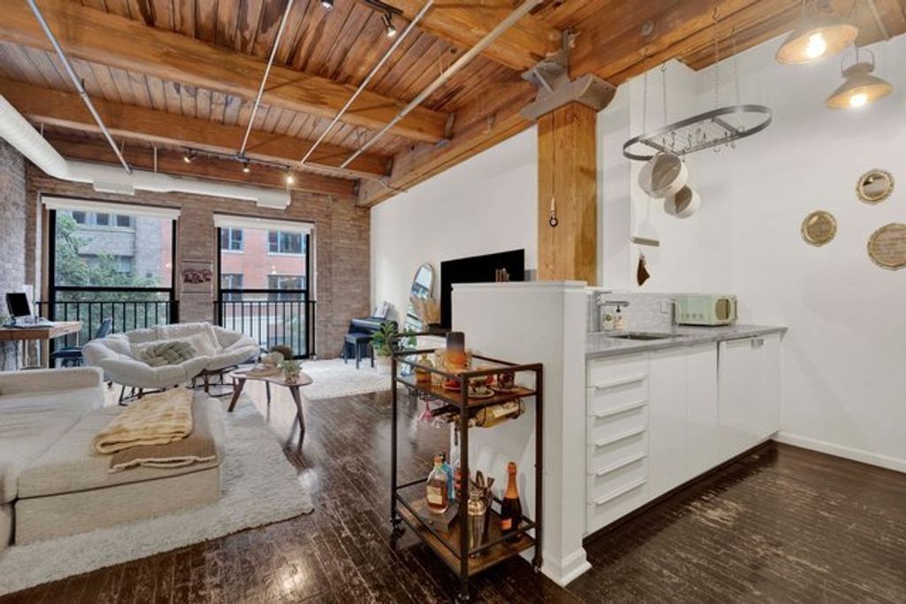 225 W Huron Street 211, Chicago, IL 60654 — photo 4