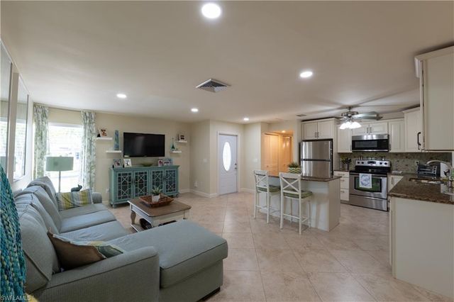 3810 Estero Bay LN F6, Naples, FL 34112