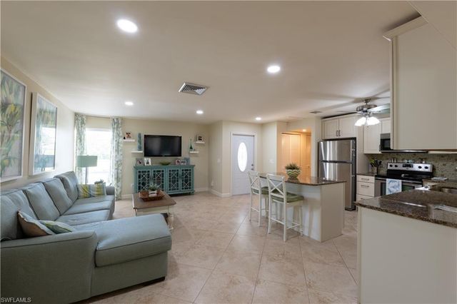 3810 Estero Bay LN F6, Naples, FL 34112