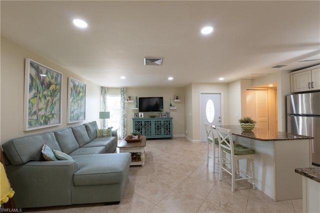 3810 Estero Bay LN F6, Naples, FL 34112