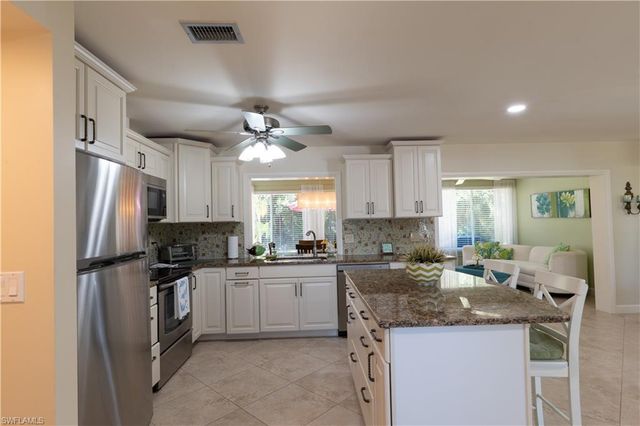 3810 Estero Bay LN F6, Naples, FL 34112