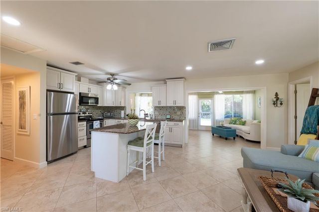 3810 Estero Bay LN F6, Naples, FL 34112