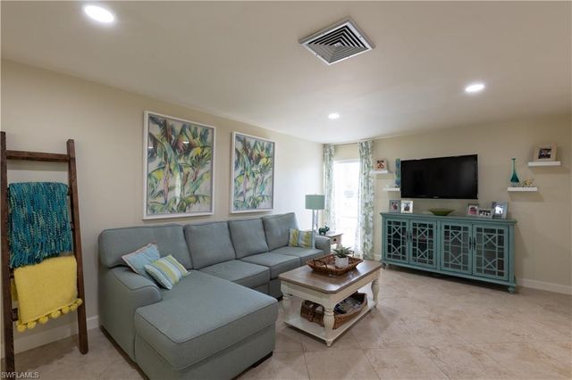 3810 Estero Bay LN F6, Naples, FL 34112