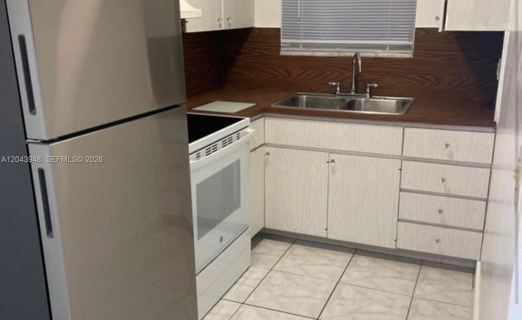 400 SE 9th Ct 9, Hallandale Beach, FL 33009