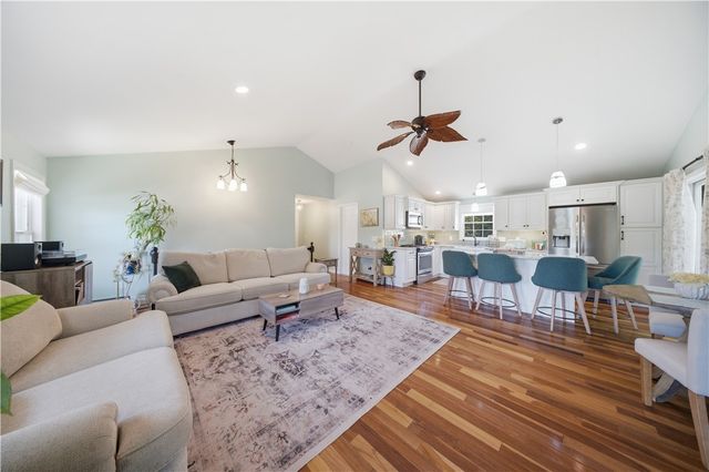 78 Riverside Drive, South Kingstown, RI 02879