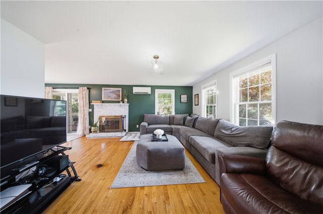 78 Riverside Drive, South Kingstown, RI 02879