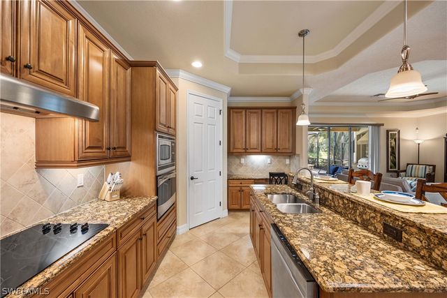 9234 Veneto PL, Naples, FL 34113
