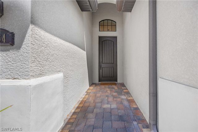 9234 Veneto PL, Naples, FL 34113