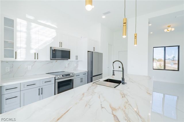 9035 E Broad CIR, Labelle, FL 33935