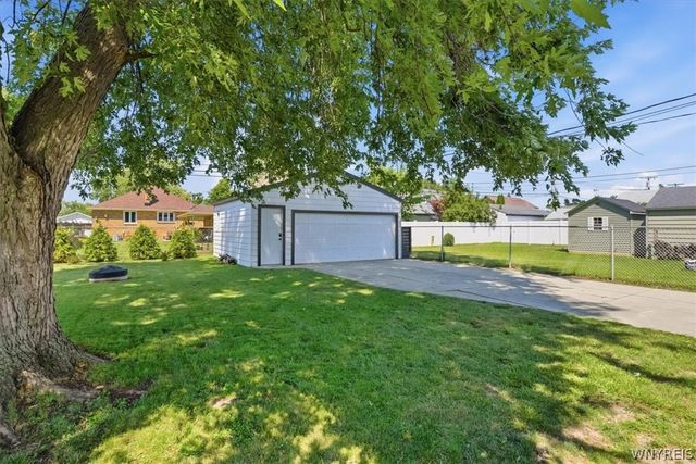 45 Hampton Parkway, Tonawanda, NY 14217