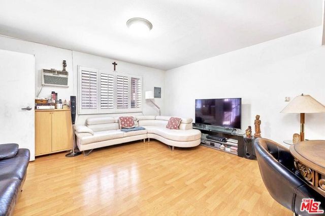 1231 S Harvard Boulevard, Los Angeles, CA 90006