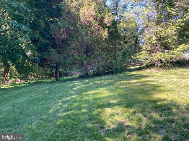 12144 FOLKSTONE DR, Herndon, VA 20171