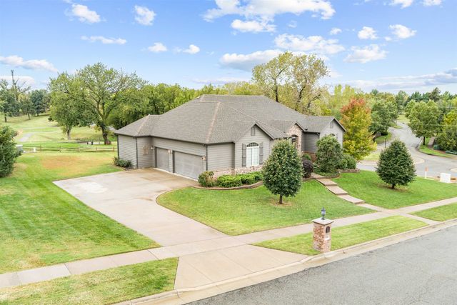 2110 Edgewood Dr, Salina, KS 67401