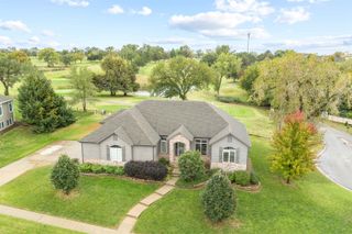 2110 Edgewood Dr, Salina, KS 67401