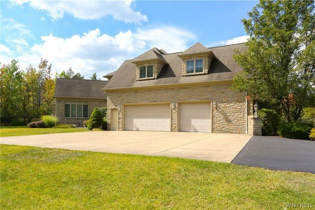 30 Timberline Drive, Elma, NY 14059