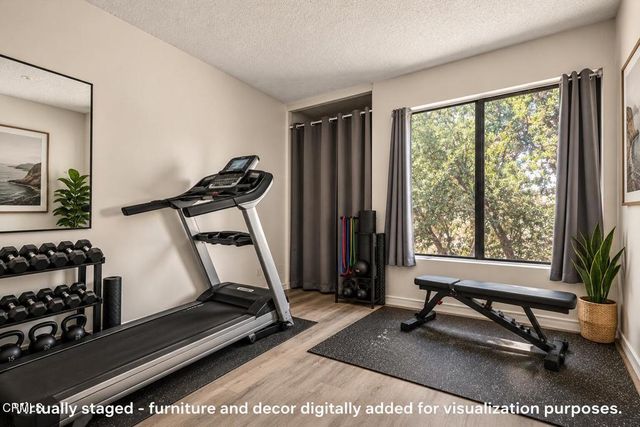 15511 Sherman Way 32, Los Angeles, CA 91406