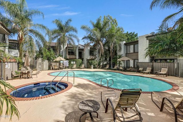 15511 Sherman Way 32, Los Angeles, CA 91406