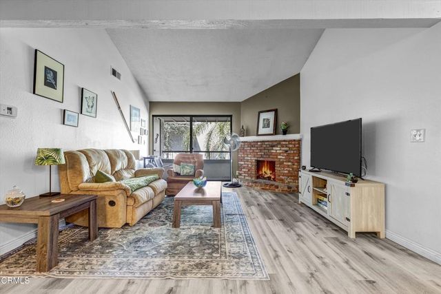 15511 Sherman Way 32, Los Angeles, CA 91406